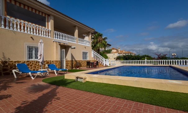 Videresalg - Fritliggende villa -
Algorfa