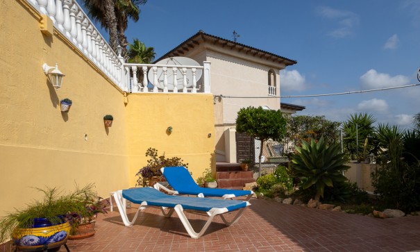 Videresalg - Fritliggende villa -
Algorfa