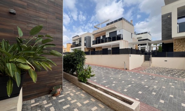 Sale - Detached Villa -
Orihuela Costa - Lomas de Cabo Roig