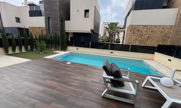 Sale - Detached Villa -
Orihuela Costa - Lomas de Cabo Roig