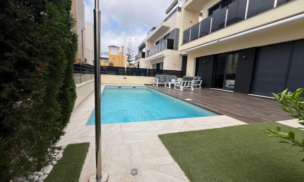 Sale - Detached Villa -
Orihuela Costa - Lomas de Cabo Roig