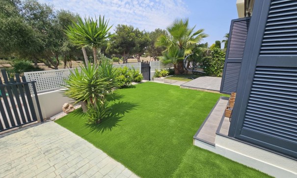 Sale - Detached Villa -
Orihuela Costa - La Regia