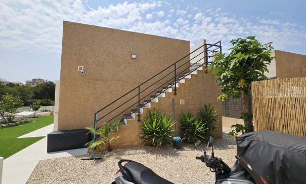 Sale - Detached Villa -
Orihuela Costa - La Regia