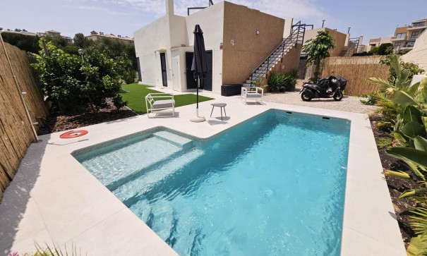 Sale - Detached Villa -
Orihuela Costa - La Regia