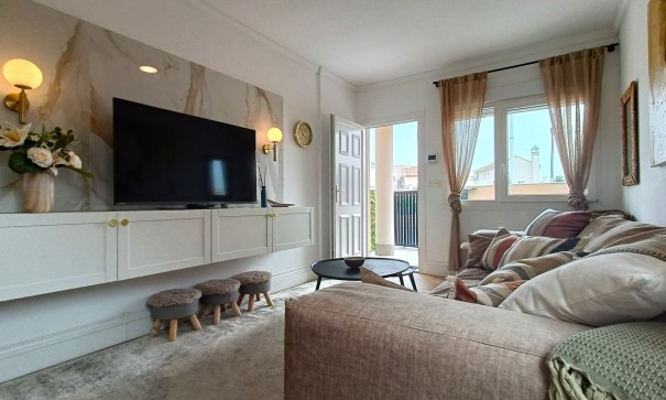 Resale - Doppelhaushälfte -
La Zenia - 03189