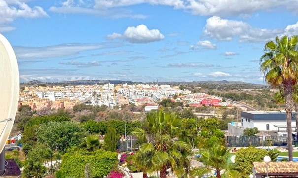 Herverkoop - Halfvrijstaande villa -
Orihuela Costa - Los Altos