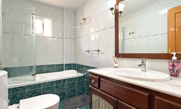 Herverkoop - Halfvrijstaande villa -
Orihuela Costa - Los Altos