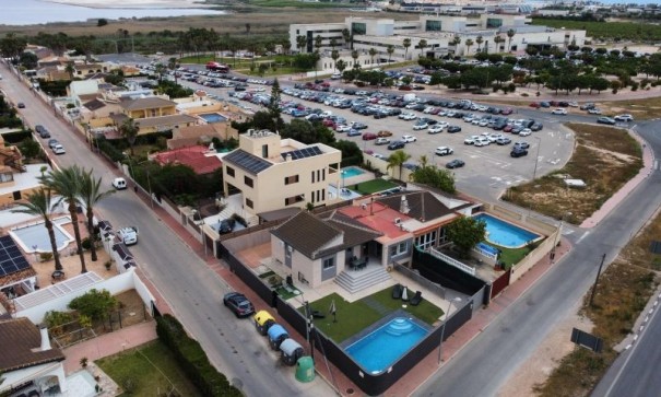 Sprzedaż - Willa wolnostojąca -
Torrevieja
