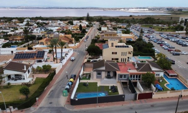 Sprzedaż - Willa wolnostojąca -
Torrevieja