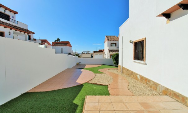 Sale - Detached Villa -
Villamartín - PAU 8