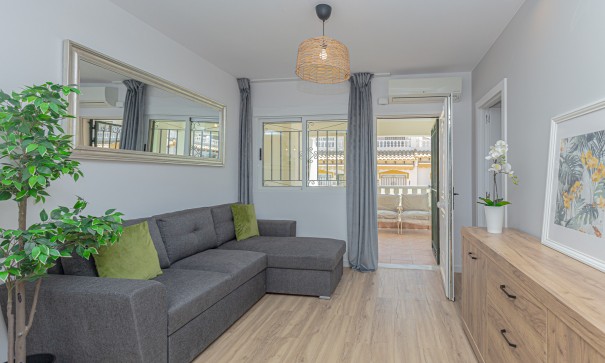 Sprzedaż - Dom miejski -
Los Altos