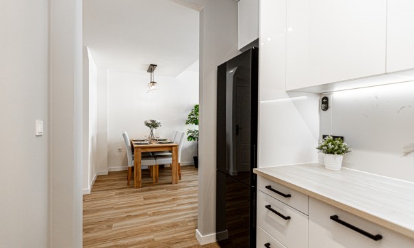 Sprzedaż - Dom miejski -
Los Altos