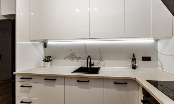 Sprzedaż - Dom miejski -
Los Altos