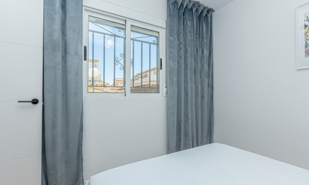 Sprzedaż - Dom miejski -
Los Altos