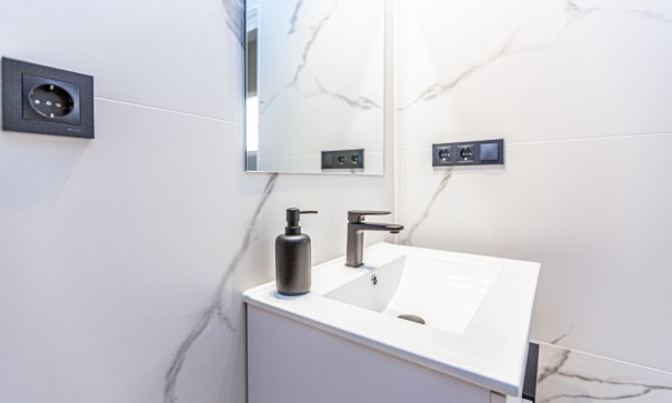 Sprzedaż - Dom miejski -
Los Altos