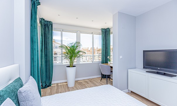 Sprzedaż - Dom miejski -
Los Altos