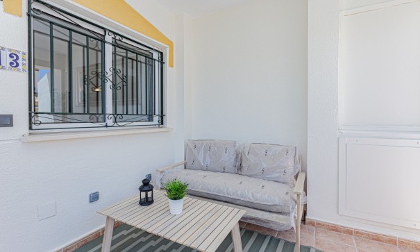 Sprzedaż - Dom miejski -
Los Altos