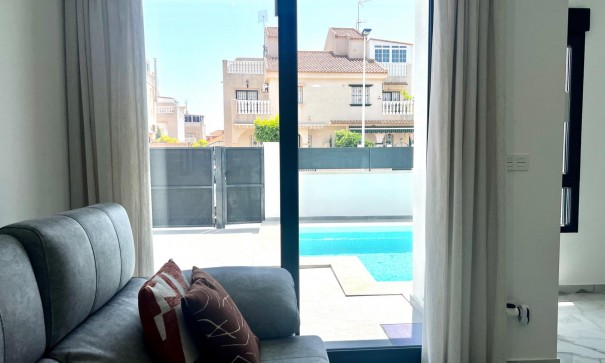 Sprzedaż - Willa wolnostojąca -
Torrevieja - La Siesta - El Salado - Torreta