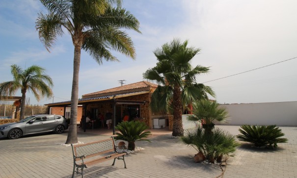 Herverkoop - Vrijstaande Villa -
Fortuna