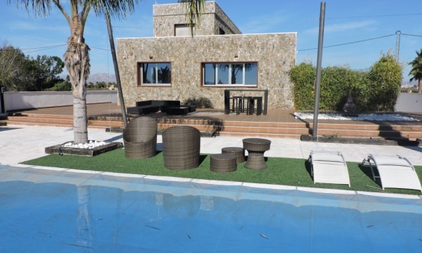 Resale - Finca / Country Property -
Catral