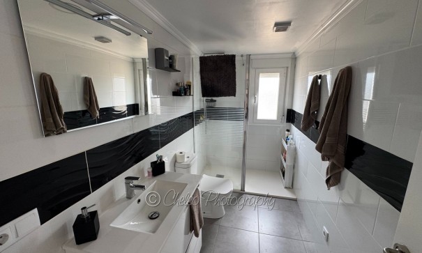 Resale - Freistehende Villa -
Rojales