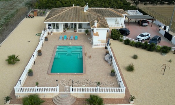 Resale - Freistehende Villa -
Rojales