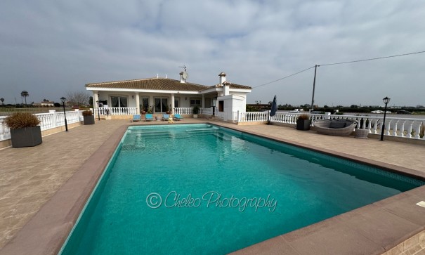 Resale - Freistehende Villa -
Rojales