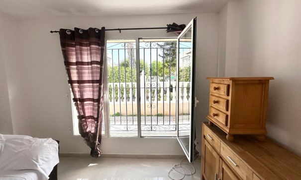 Sale - Town house -
Torrevieja - Carrefour