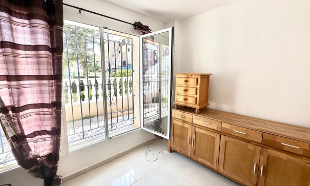 Sale - Town house -
Torrevieja - Carrefour