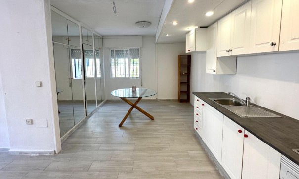 Sale - Town house -
Torrevieja - Carrefour