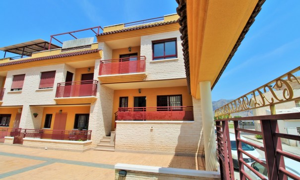 Sale - Town house -
Los Desamparados