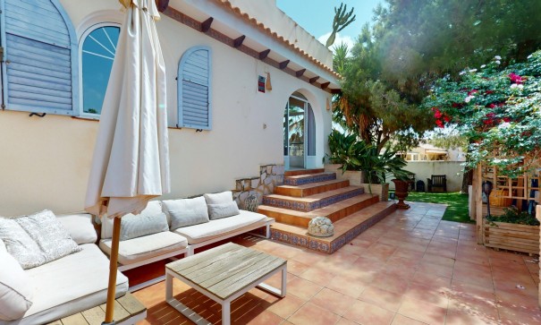 Sale - Detached Villa -
Orihuela Costa - La Zenia
