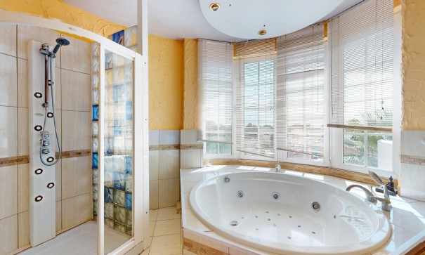 Sale - Detached Villa -
Orihuela Costa - La Zenia