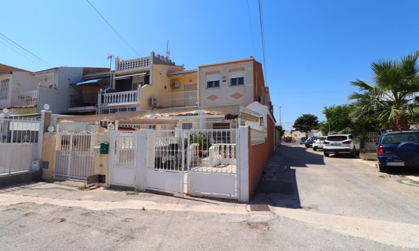Sale - Town house -
Torrevieja - Torretas