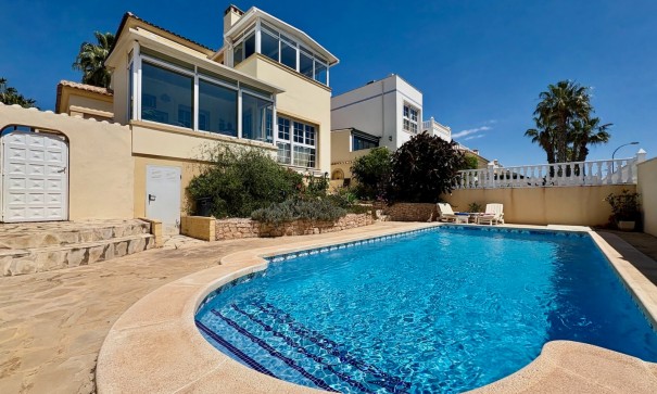 Sale - Town house -
Orihuela - Villamartin