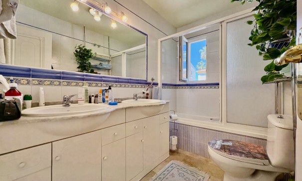 Sale - Town house -
Orihuela - Villamartin