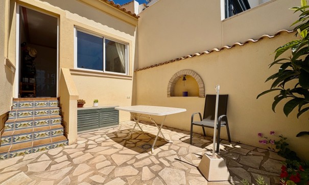 Sale - Town house -
Orihuela - Villamartin