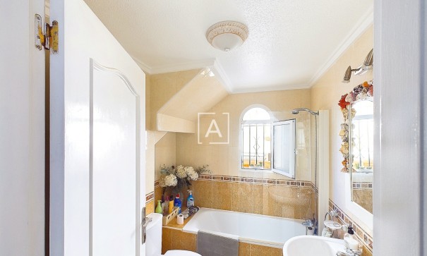 Videresalg - Fritliggende villa -
Pinar de Campoverde