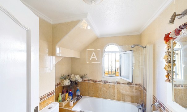 Videresalg - Fritliggende villa -
Pinar de Campoverde