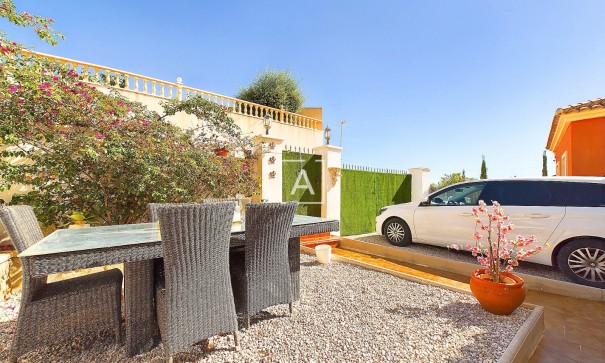 Videresalg - Fritliggende villa -
Pinar de Campoverde