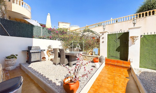 Videresalg - Fritliggende villa -
Pinar de Campoverde