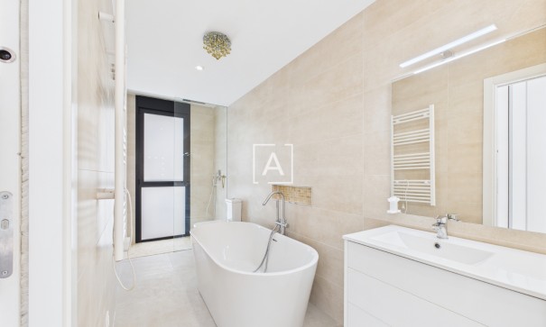 Venta - Chalet Independiente -
Pinar de Campoverde