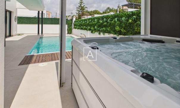 Venta - Chalet Independiente -
Pinar de Campoverde