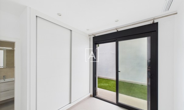 Venta - Chalet Independiente -
Pinar de Campoverde