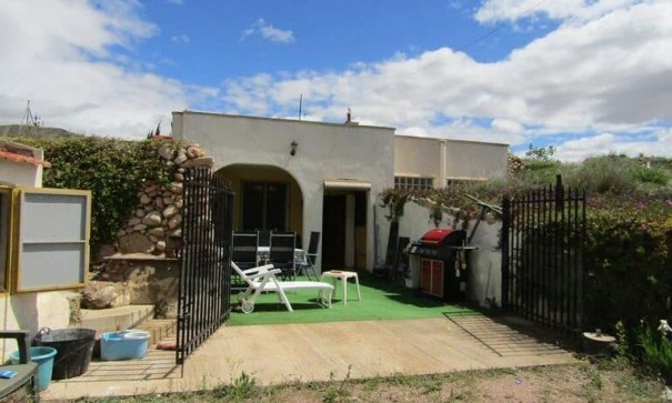 Herverkoop - Finca Landelijk pand -
La Romana