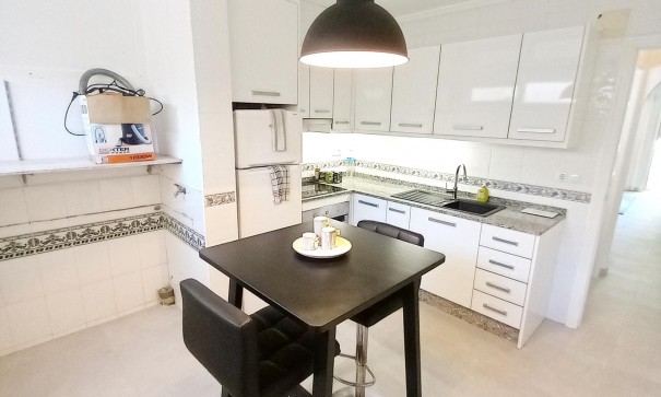 Videresalg - Byhus -
Algorfa