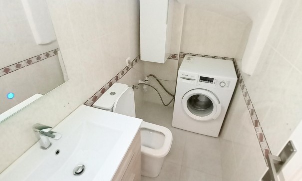 Videresalg - Byhus -
Algorfa