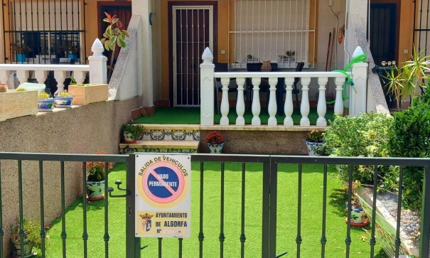 Videresalg - Byhus -
Algorfa