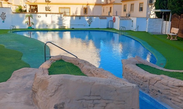 Videresalg - Byhus -
Algorfa