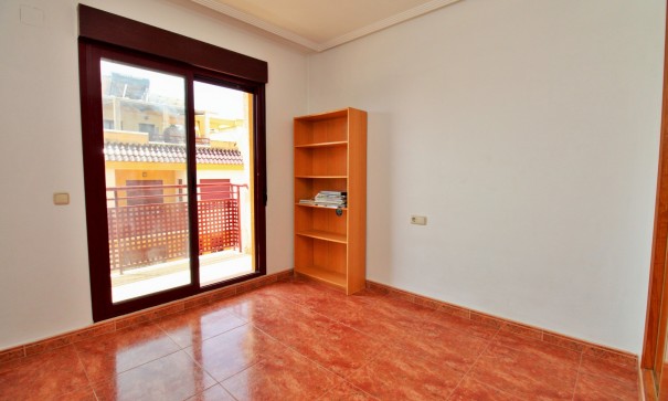 Återförsäljning - Villa i parhus -
Orihuela - Los Desamparados